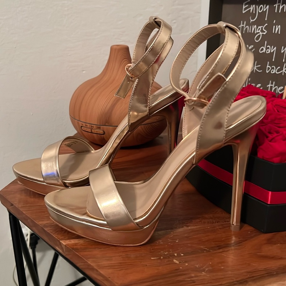 Also New In Box High Heels Size 8 and 5 inches tall. Rose gold color